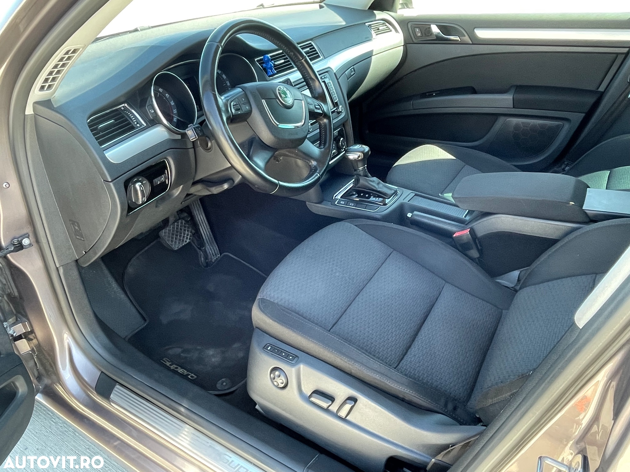 Skoda Superb Combi 2.0 TDI Elegance DSG - 6