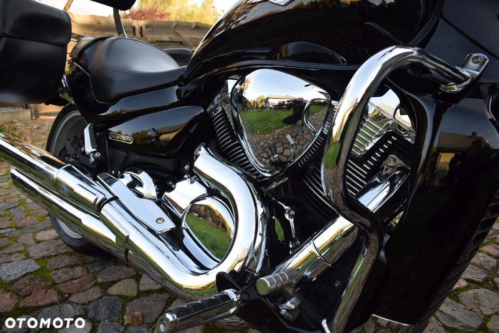 Suzuki Intruder - 12