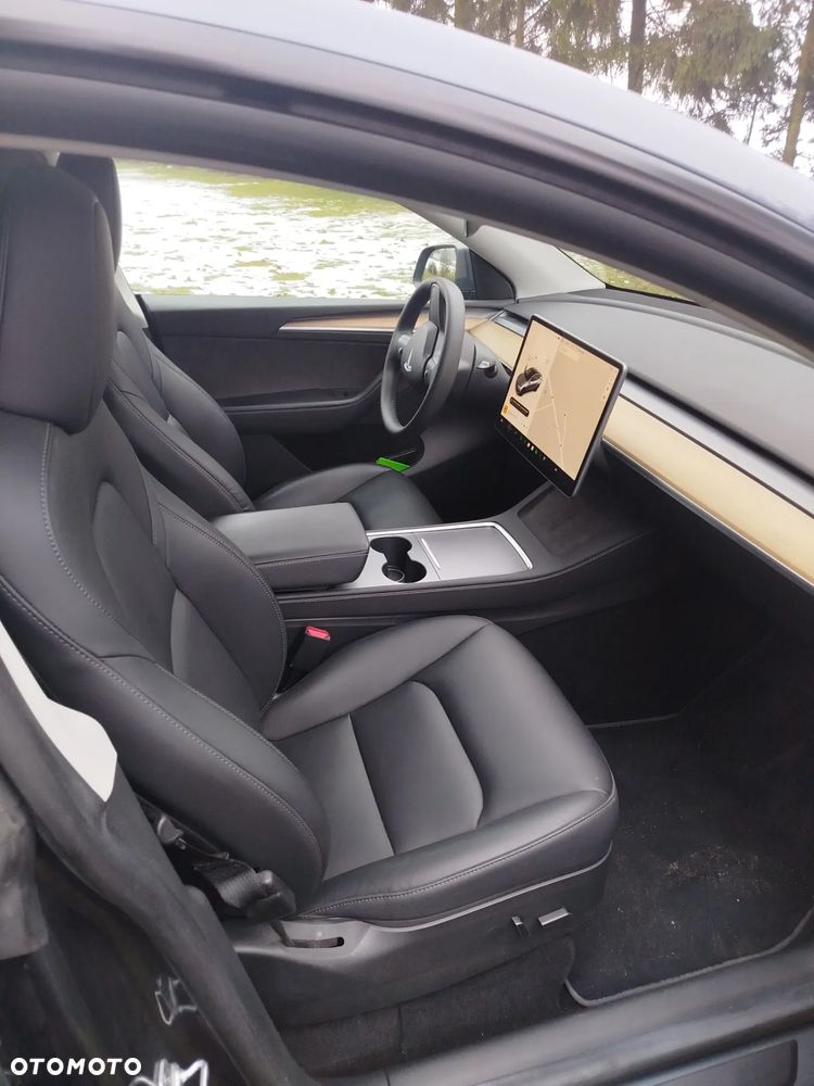 Tesla Y Long Range AWD - 7
