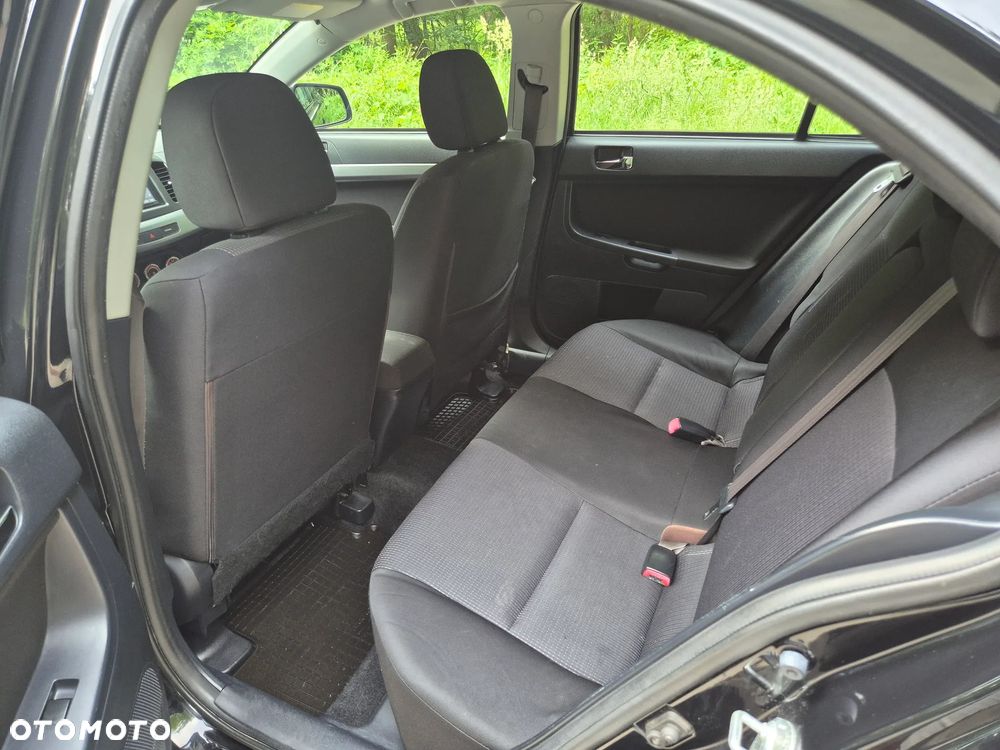 Mitsubishi Lancer 1.5 Invite - 11