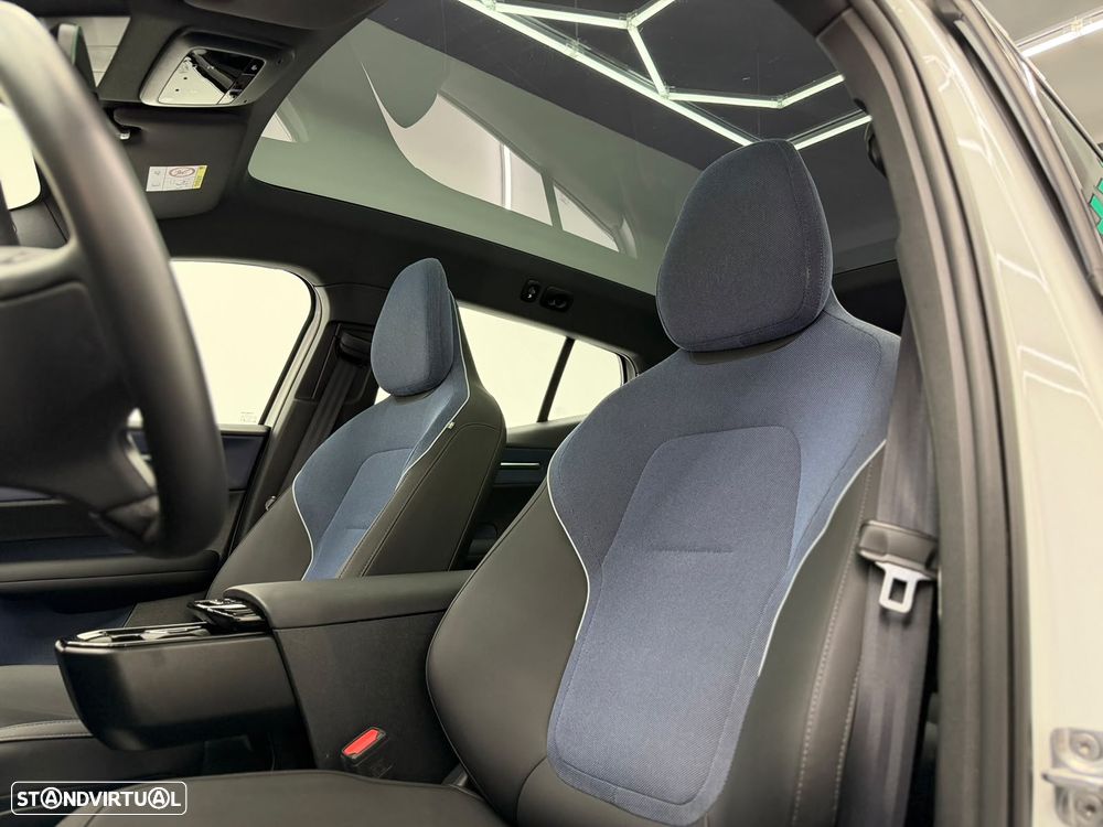 Volvo EX30 P5 Electric Long Range RWD Ultra - 22