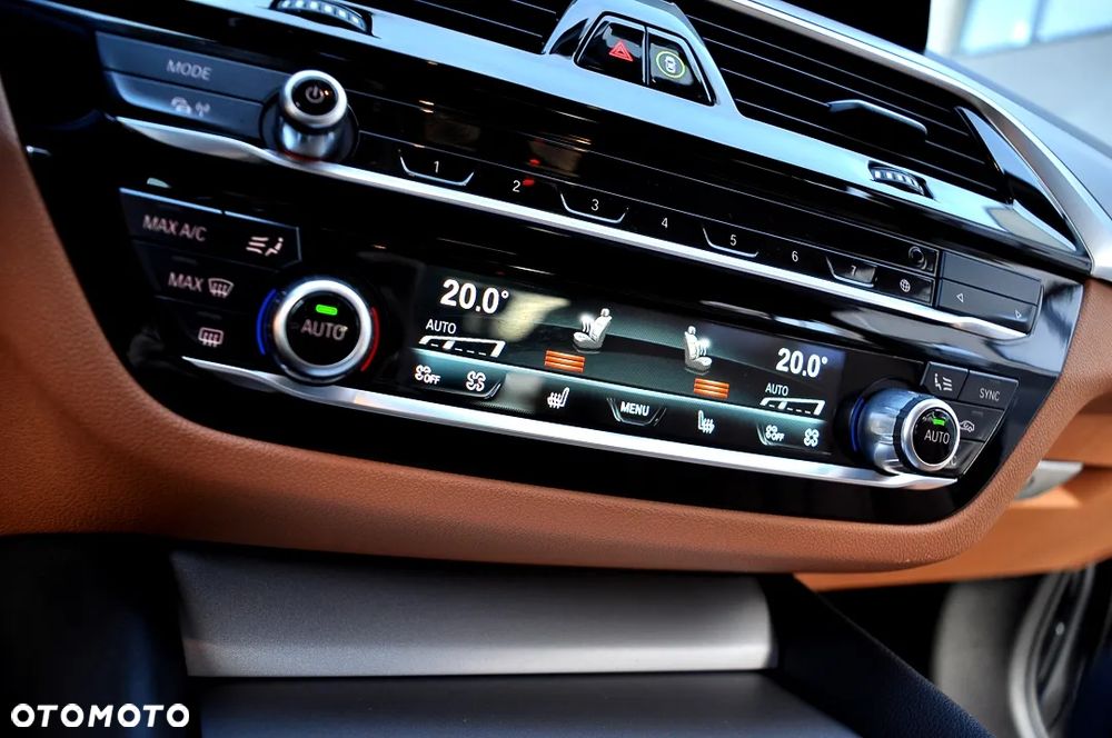 BMW Seria 5 520i - 29