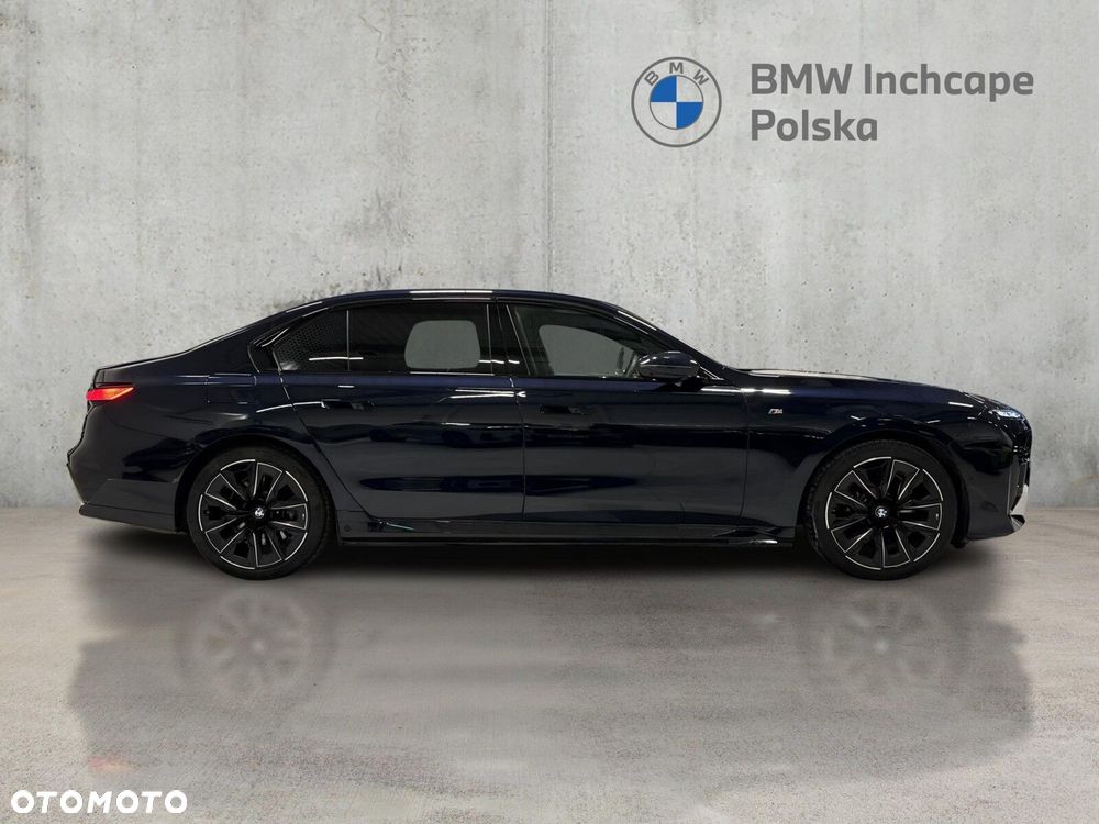 BMW i7 - 6