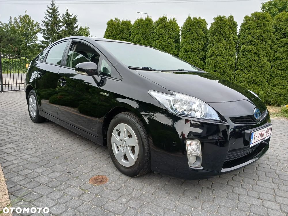 Toyota Prius (Hybrid) Executive - 11