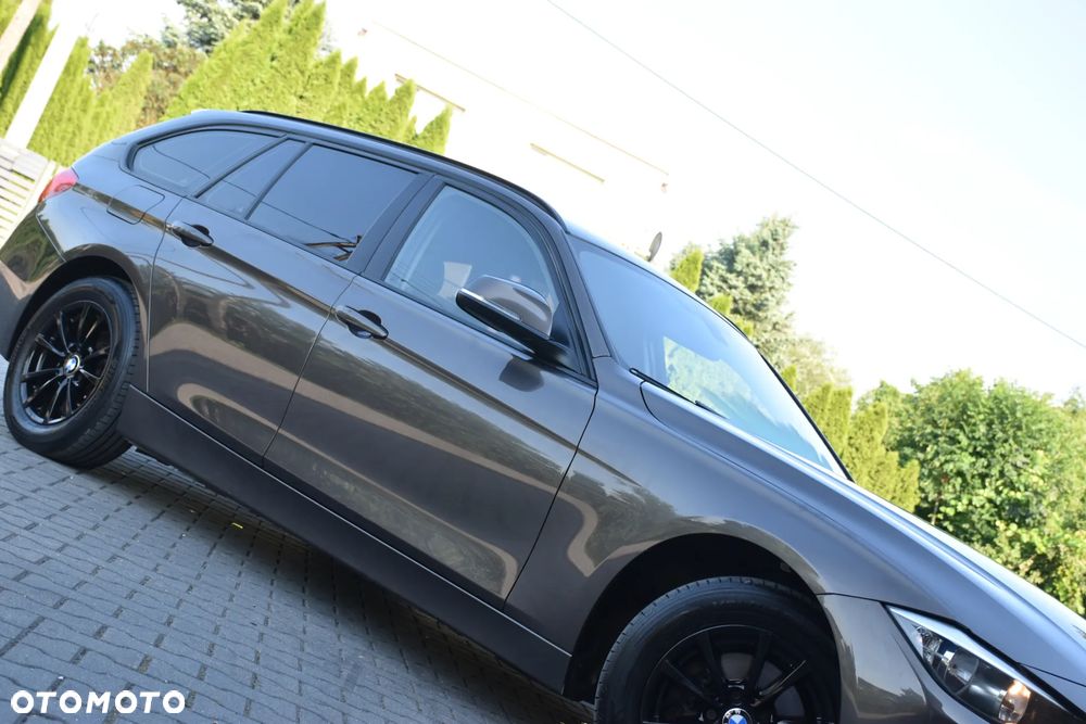 BMW Seria 3 ver-318d-luxury-line - 40
