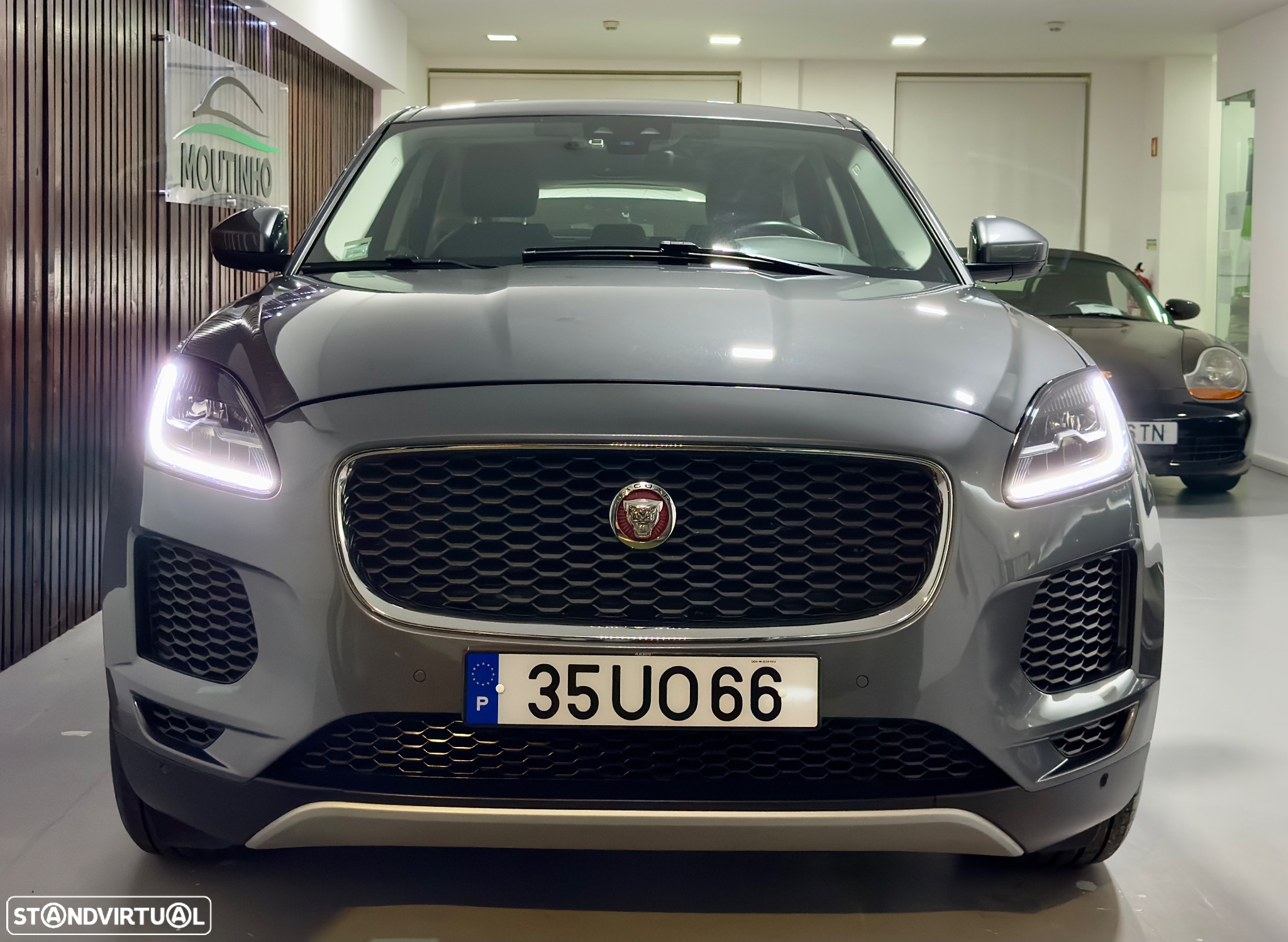 Jaguar E-Pace 2.0 i4D R-Dynamic S - 2