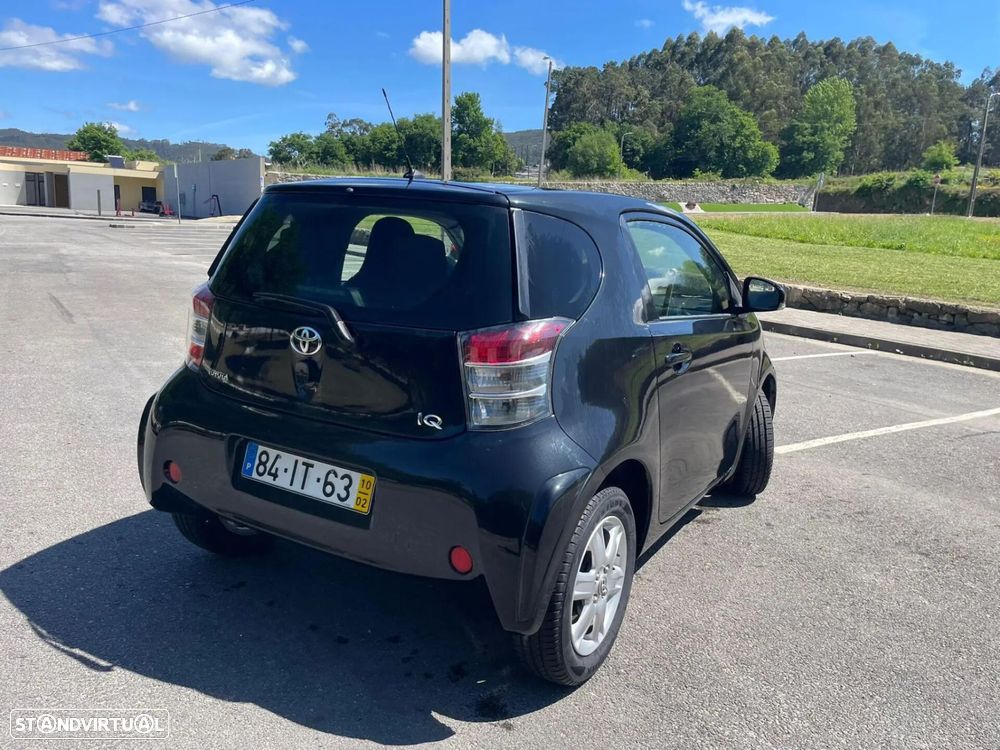 Toyota iQ - 8