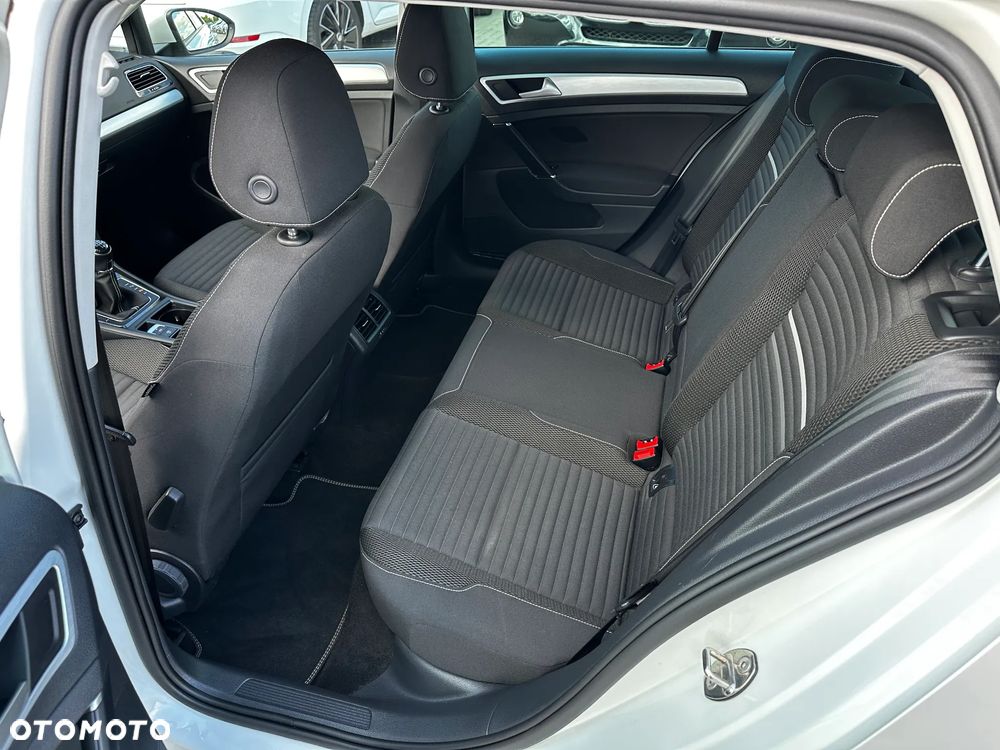 Volkswagen Golf - 21