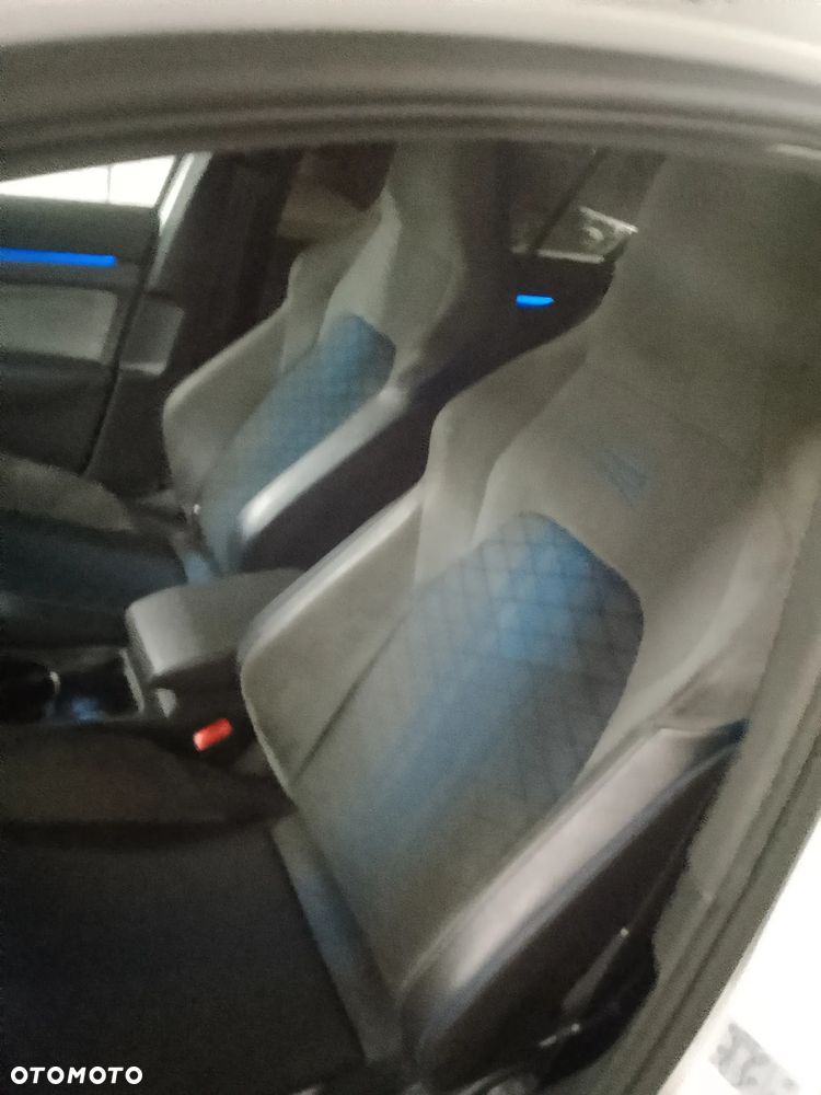 Volkswagen Golf 2.0 TSI 4Motion R DSG - 9