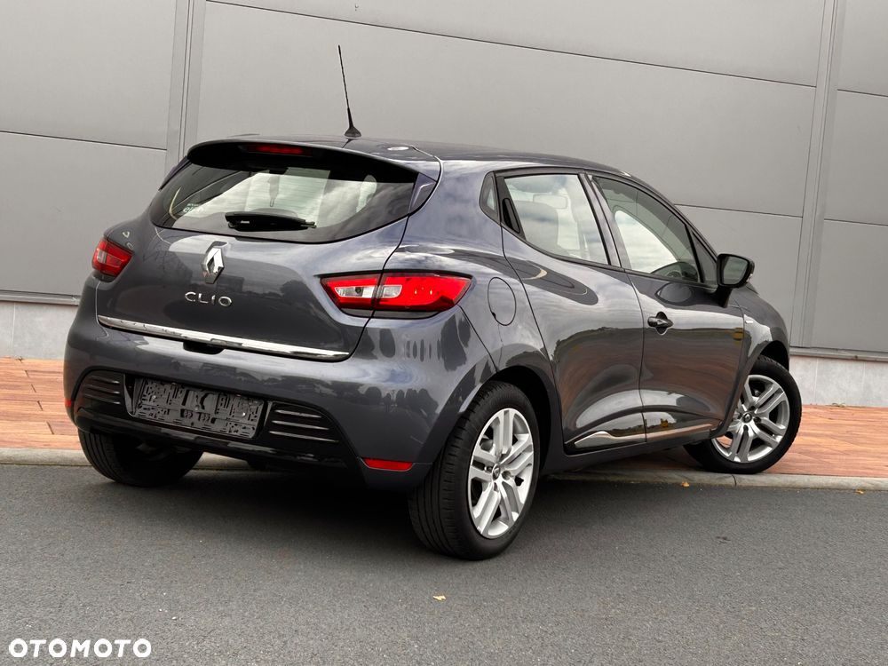 Renault Clio 1.2 16V 75 LIMITED - 20