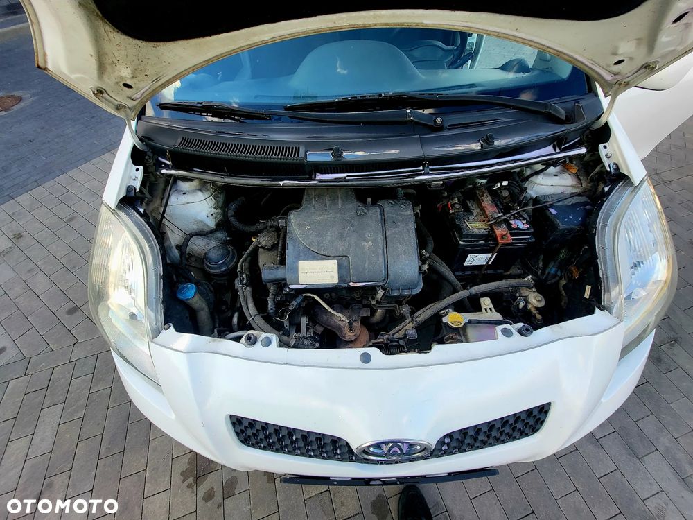 Toyota Yaris 1.0 Luna A/C - 12
