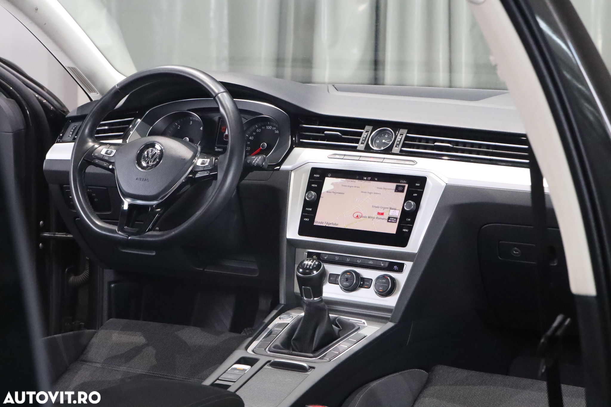 Volkswagen Passat Variant 1.6 TDI (BlueMotion Technology) Comfortline - 19