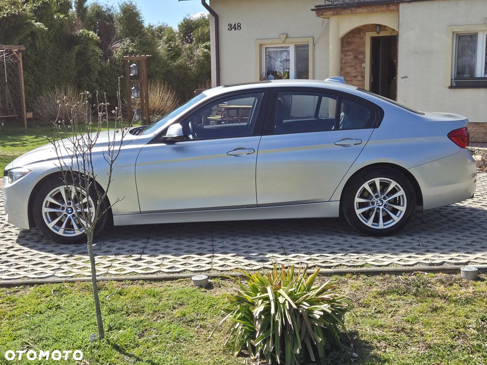 BMW Seria 3 320i xDrive - 4