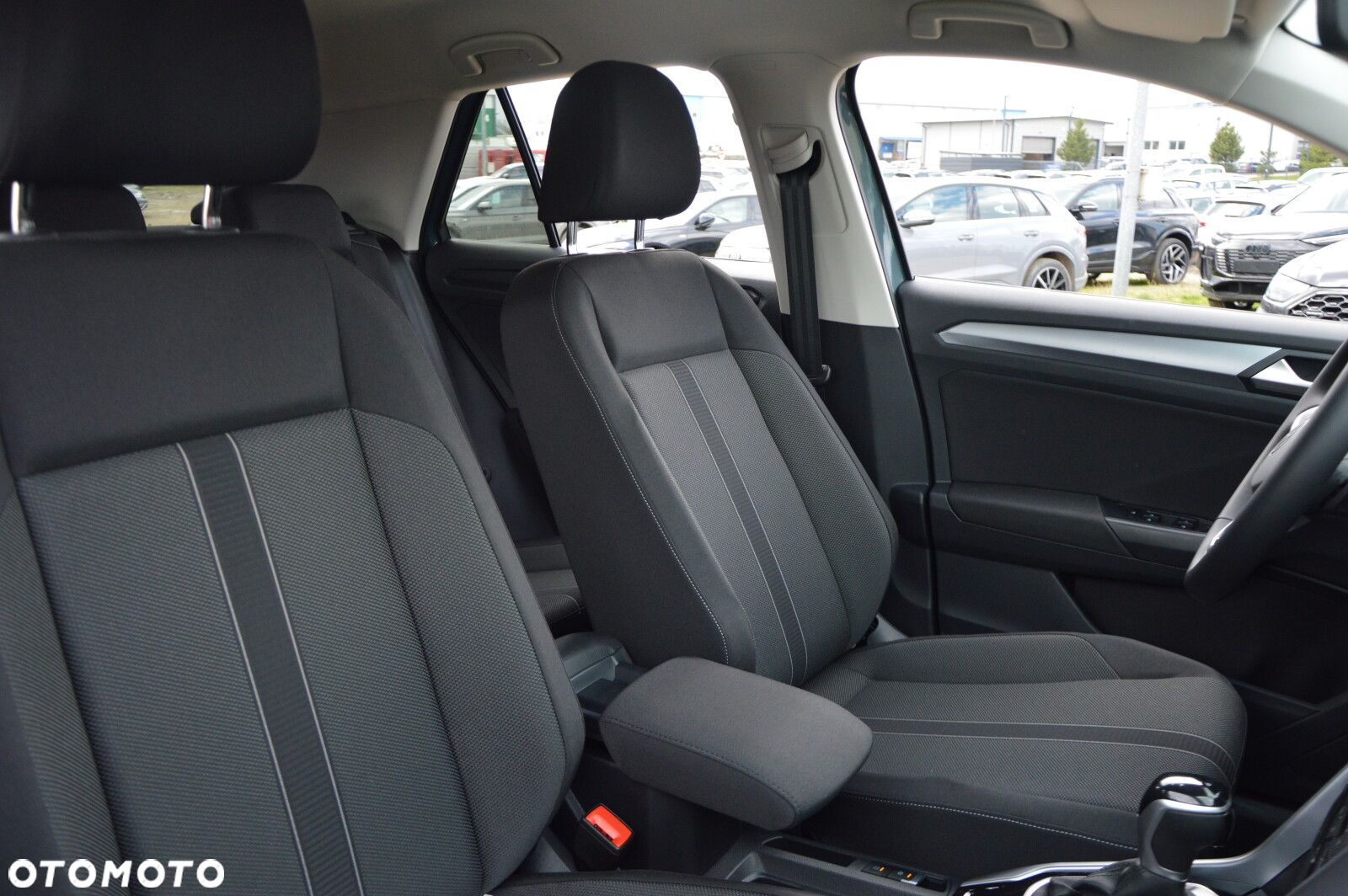 Volkswagen T-Roc - 13