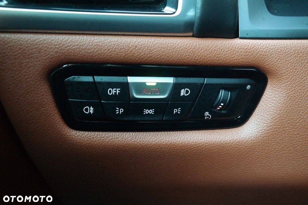 BMW Seria 8 - 24