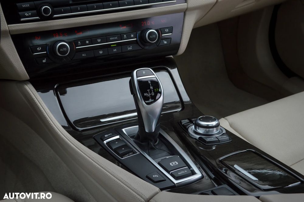 BMW Seria 5 520d Aut. Luxury Line - 34