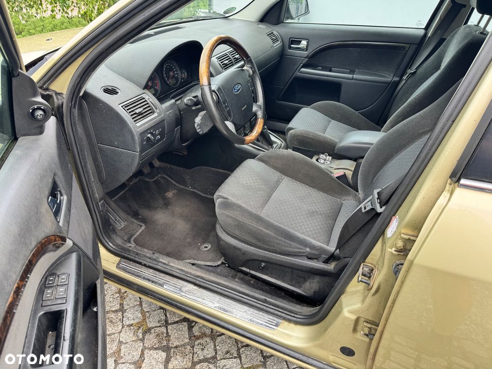 Ford Mondeo - 24