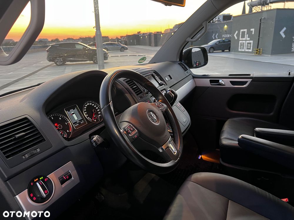 Volkswagen Multivan - 13