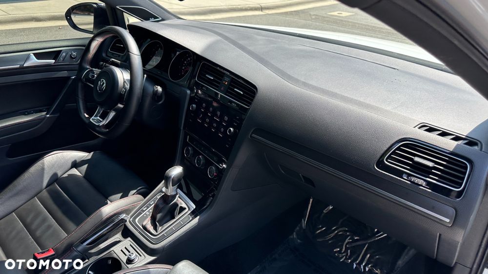 Volkswagen Golf - 30