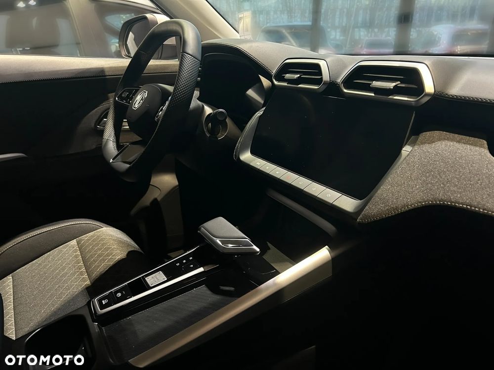 MG ZS Hybrid+ - 20
