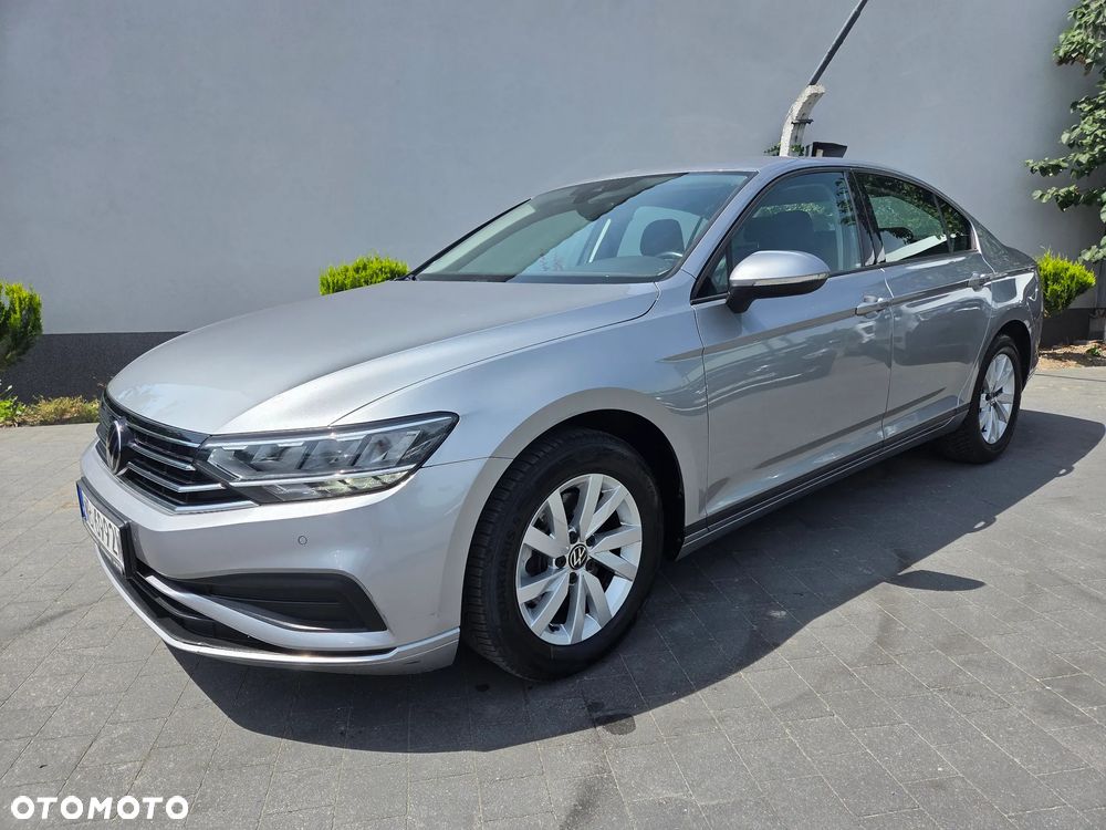 Volkswagen Passat - 1