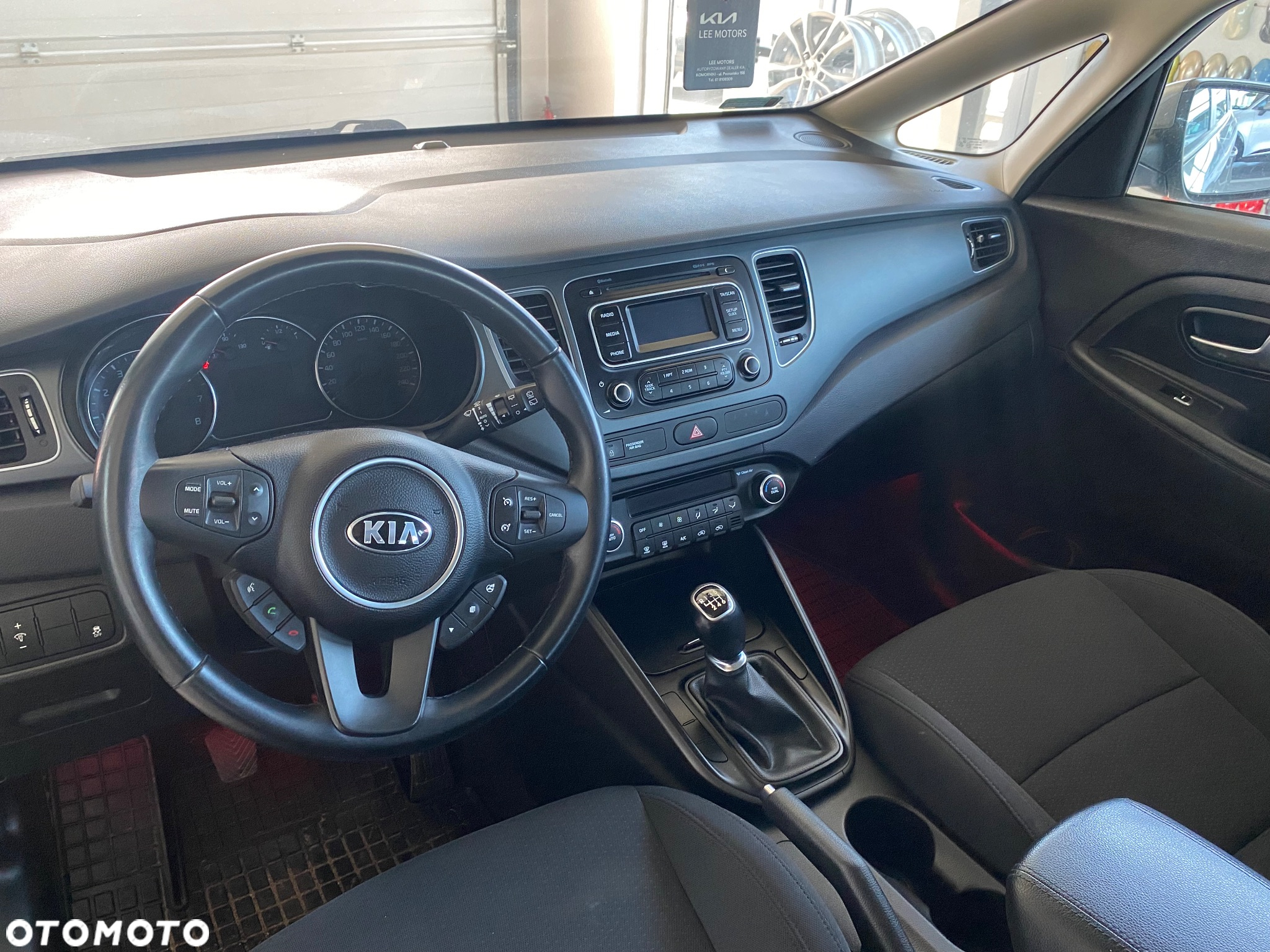 Kia Carens 1.6 GDI L - 10
