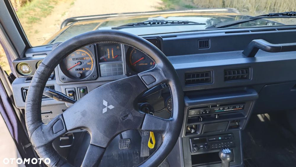 Mitsubishi Pajero - 35