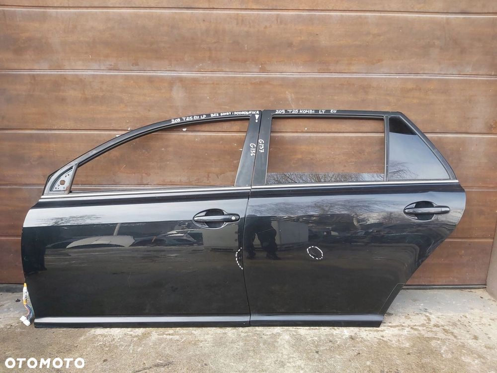 TOYOTA Avensis T25 03-08 r drzwi lewy tył lewe tylne KOMBI 209 - 4
