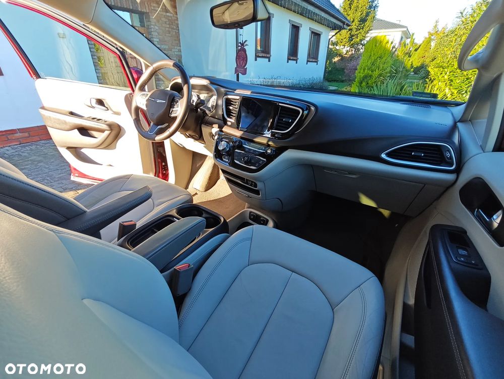 Chrysler Pacifica - 24