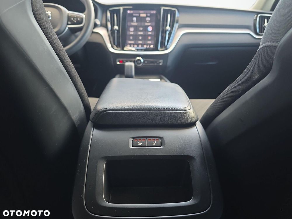 Volvo V60 B3 B Momentum Core - 26