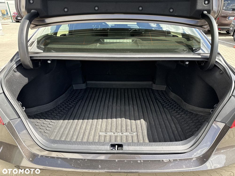 Toyota Camry 2.5 Hybrid Comfort CVT - 11
