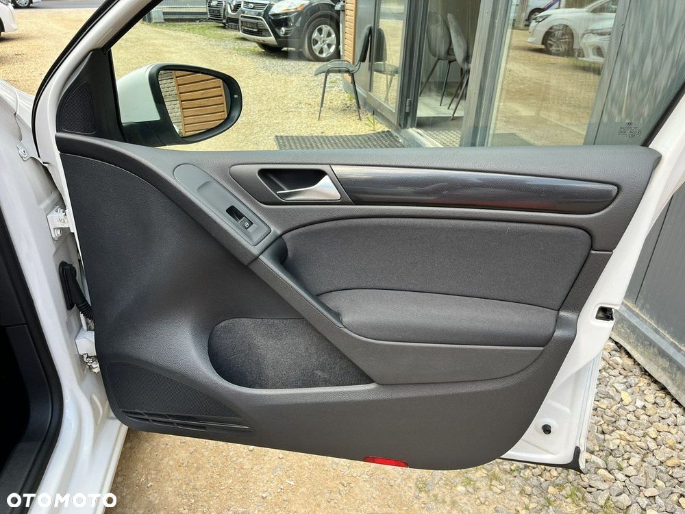 Volkswagen Golf - 22
