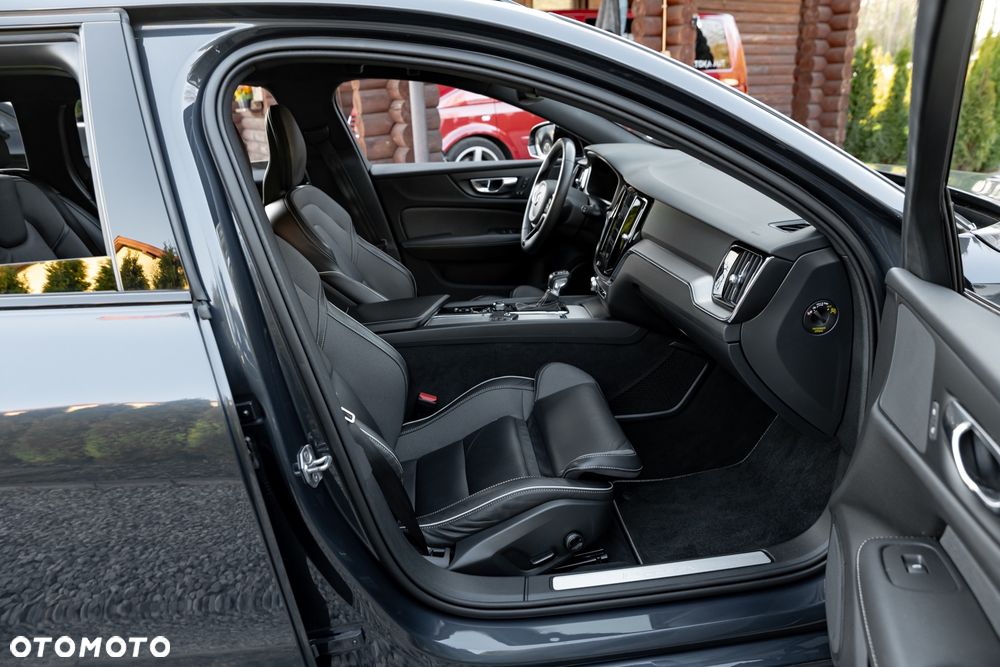 Volvo V60 B5 B R-Design - 24