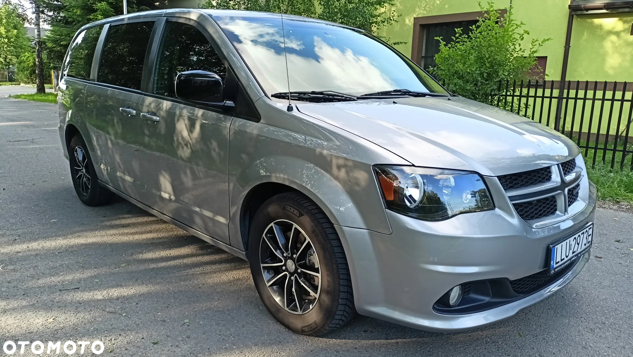 Dodge Grand Caravan - 2
