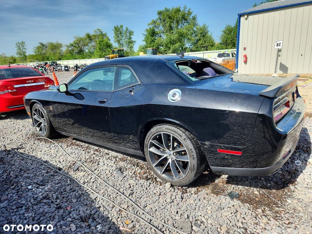 Dodge Challenger - 2
