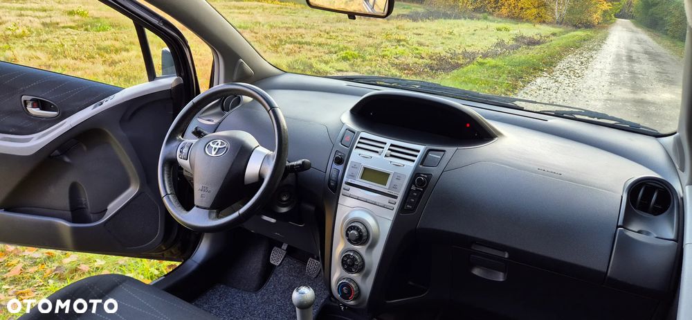 Toyota Yaris 1.3 VVT-i Executive - 21