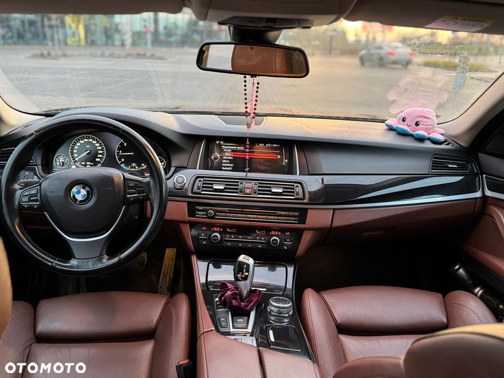 BMW Seria 5 525d xDrive - 12