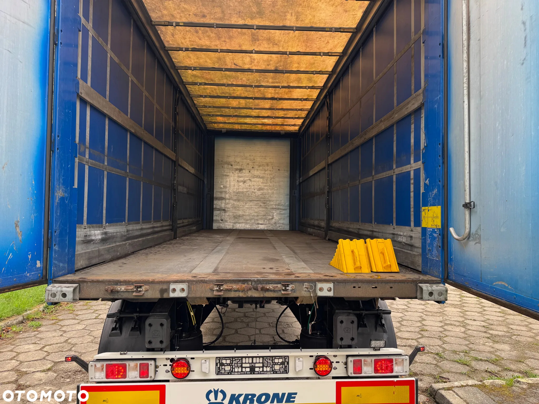 Krone BDF,Pod kontenery, - 23