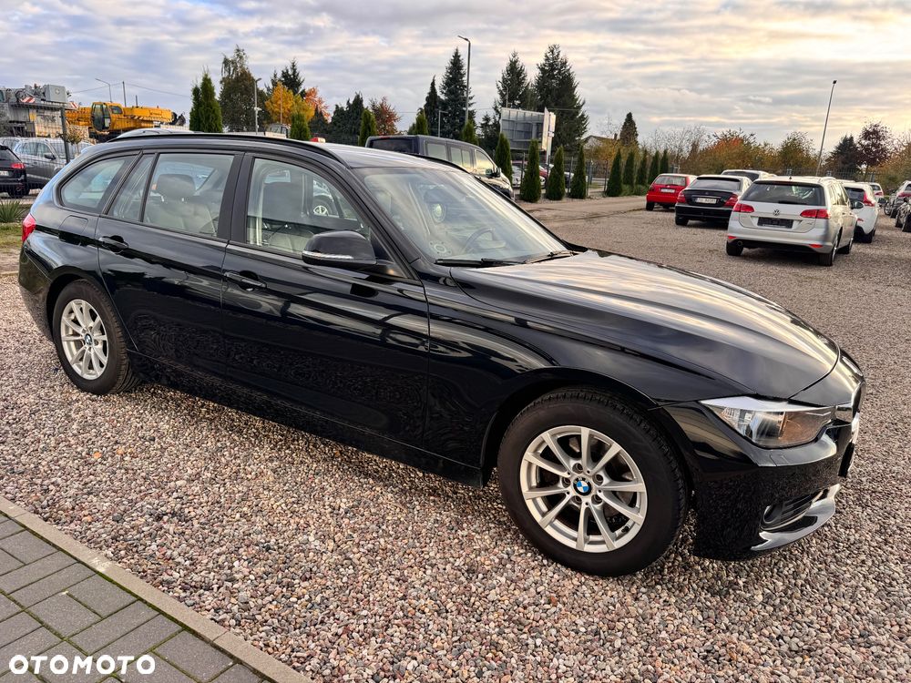 BMW Seria 3 320i Touring - 17