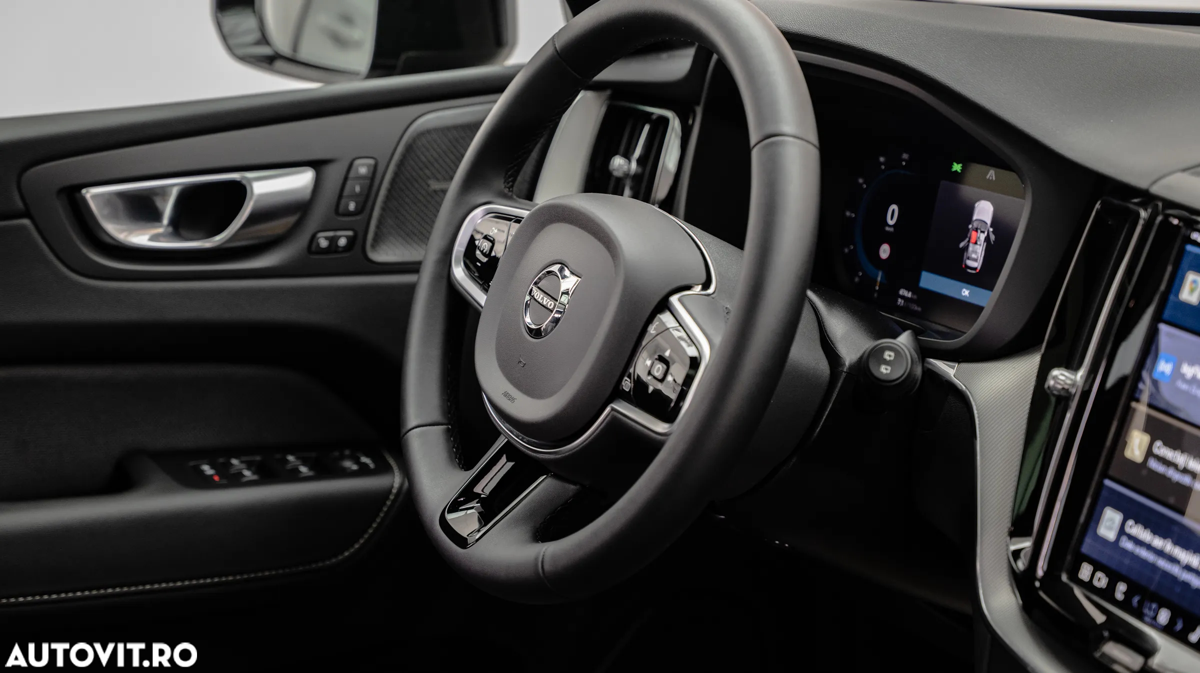 Volvo XC 60 B4 MHEV AT AWD Plus Dark - 39