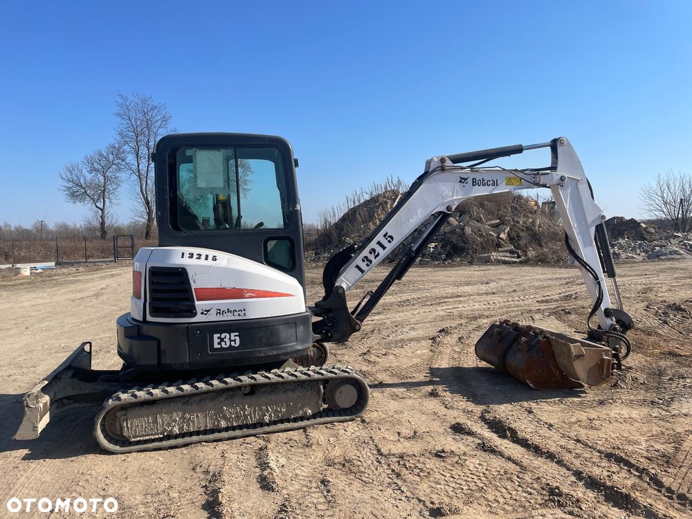 Bobcat E35 - 1