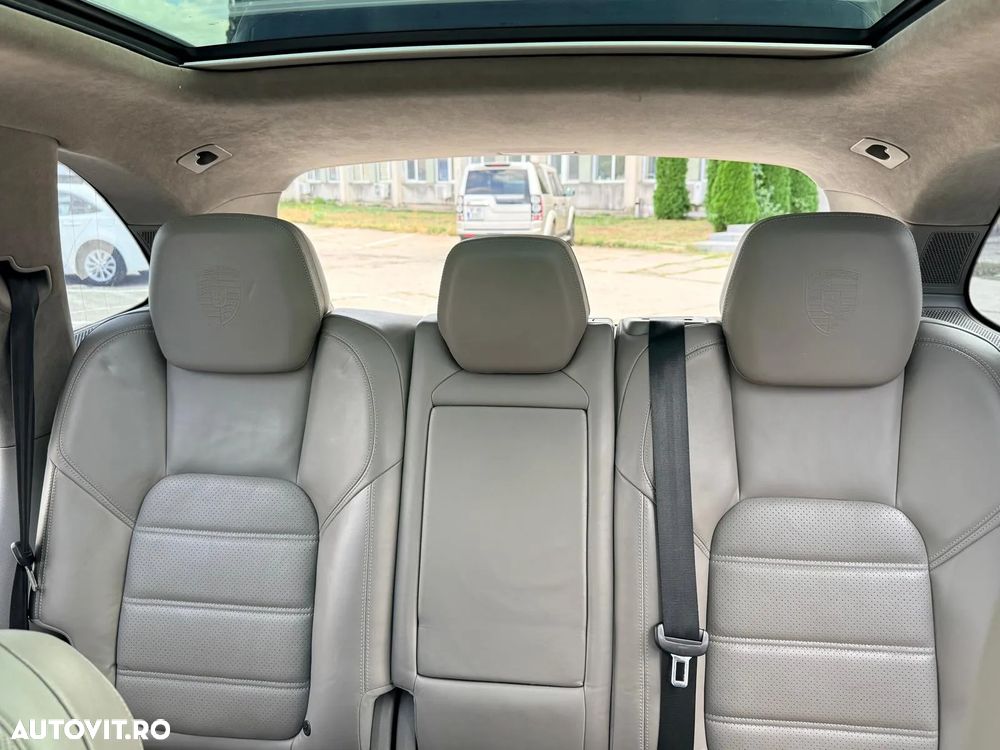 Porsche Cayenne 3.0 L V6 - 26