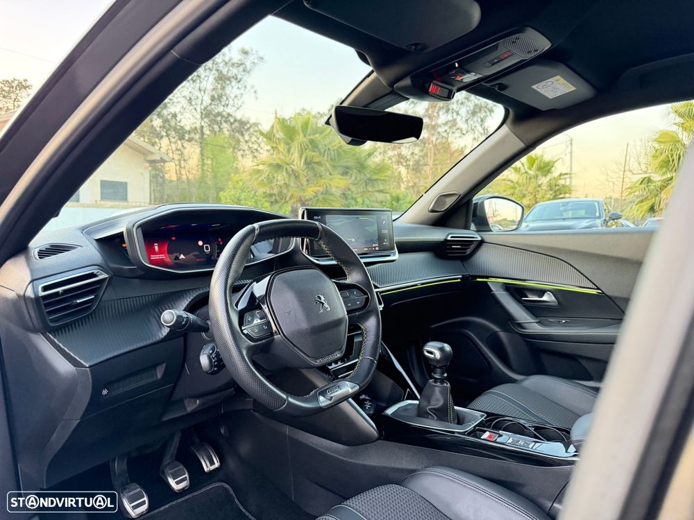 Peugeot 2008 1.2 PureTech GT Line - 23