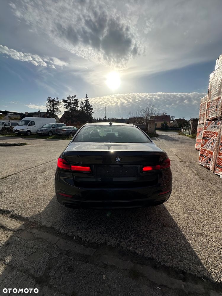 BMW Seria 5 M550i xDrive sport - 9