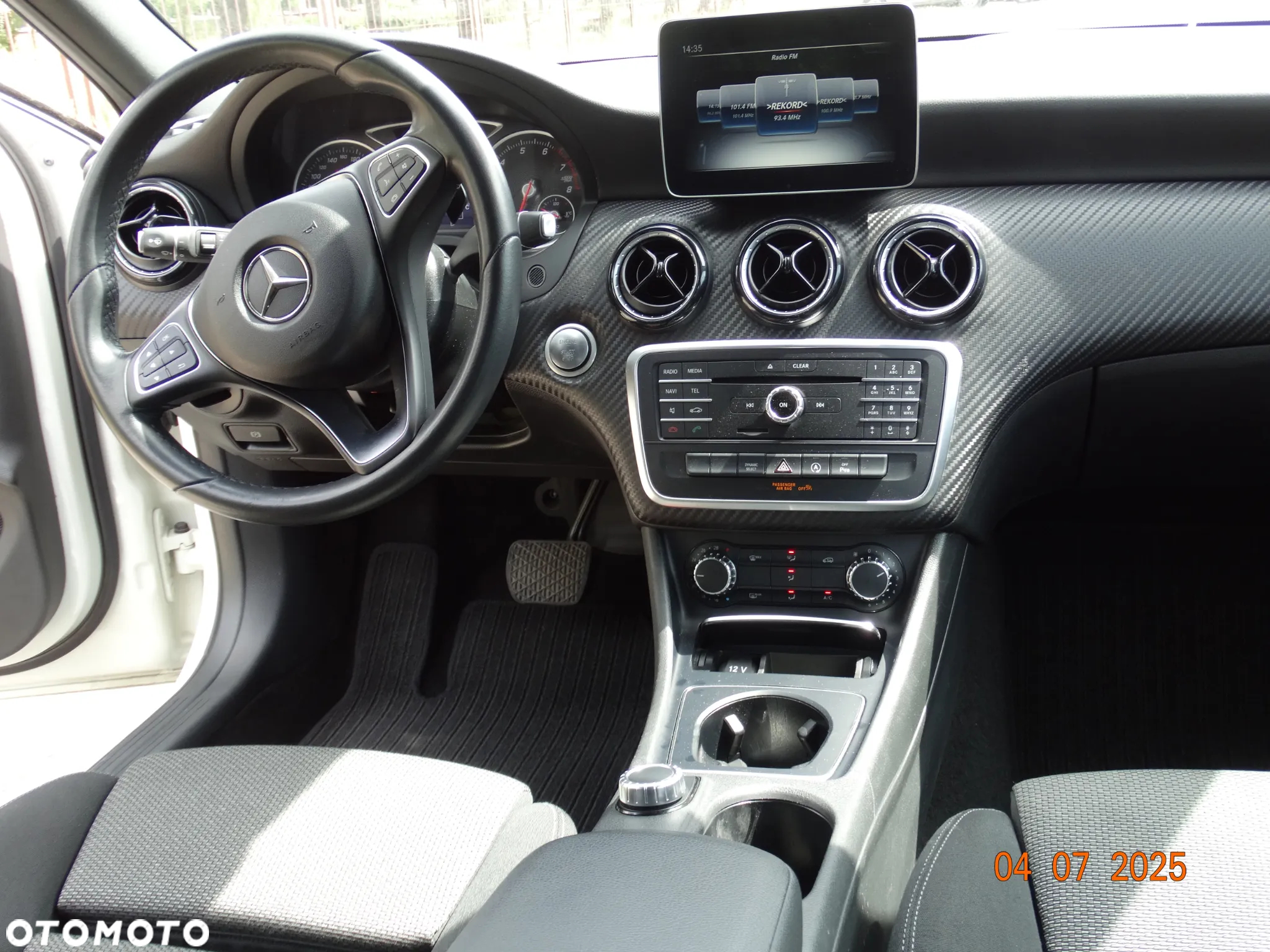 Mercedes-Benz GLA 200 7G-DCT - 4