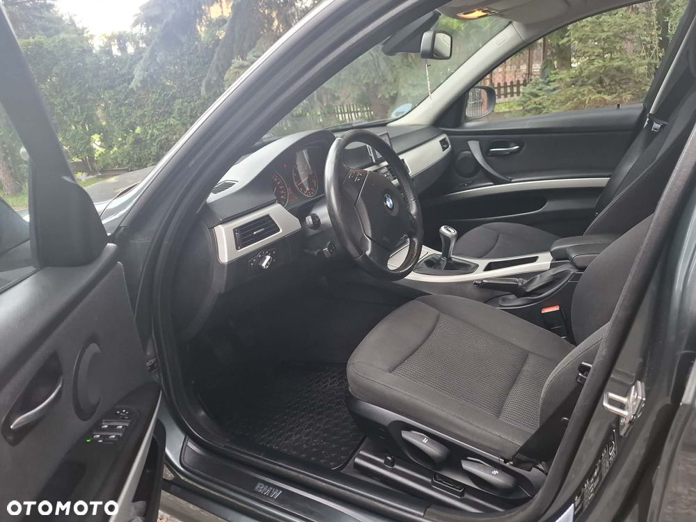 BMW Seria 3 320i - 5