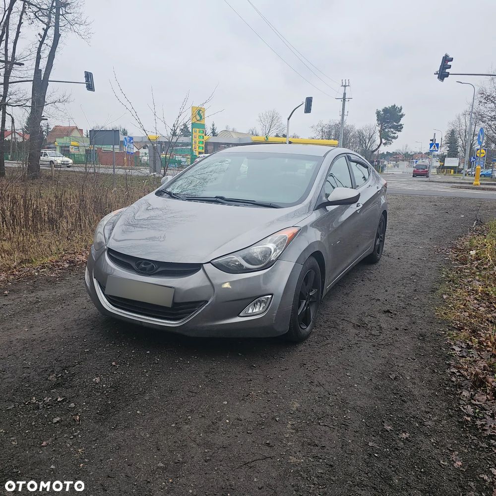 Hyundai Elantra - 2