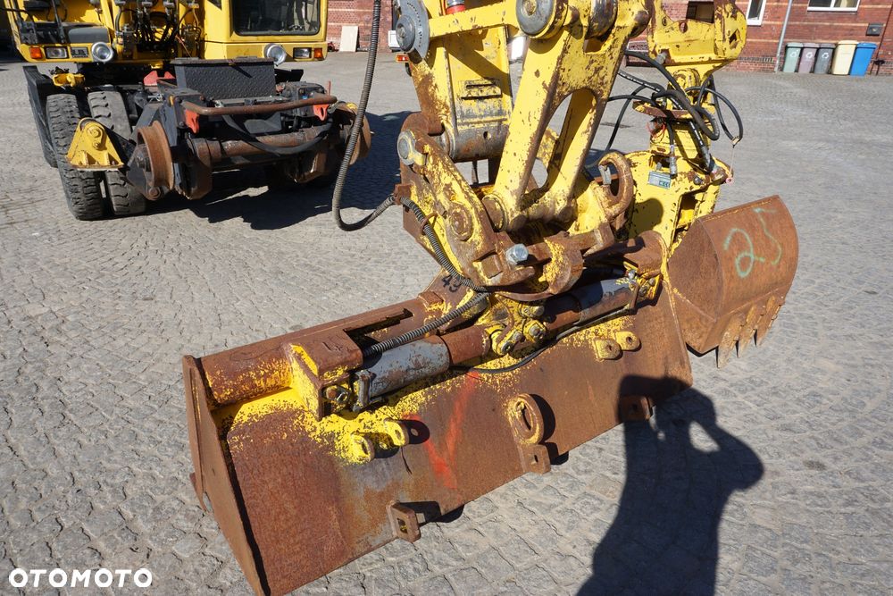 Liebherr A900C ZW Koparka dwudrożna Kolejowa - 8
