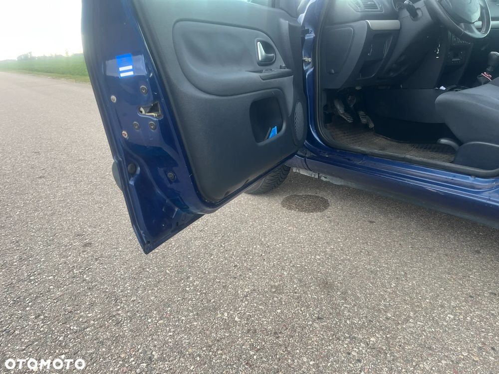 Renault Clio - 16