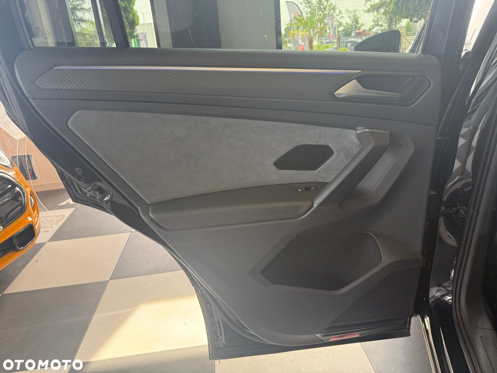 Volkswagen Tiguan - 11